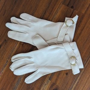 Vintage gloves with buckle